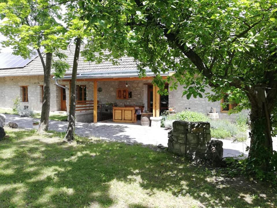 Karadi-Berger Vendeghaz Apartment Erdobenye Exterior photo